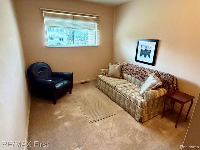 11431 Meadowbrook Drive, Warren, MI 48093