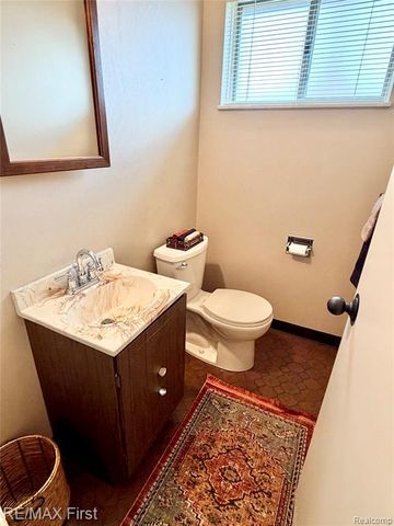 11431 Meadowbrook Drive, Warren, MI 48093