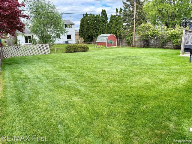 11431 Meadowbrook Drive, Warren, MI 48093