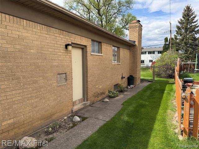 11431 Meadowbrook Drive, Warren, MI 48093