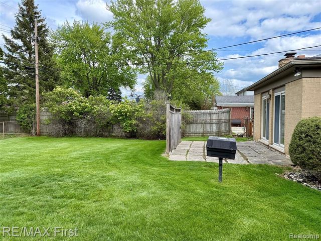 11431 Meadowbrook Drive, Warren, MI 48093