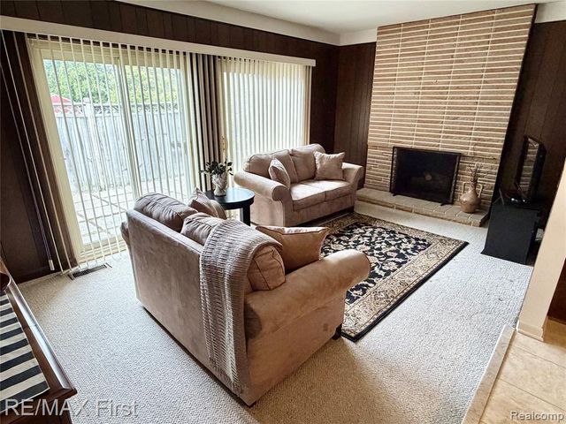 11431 Meadowbrook Drive, Warren, MI 48093