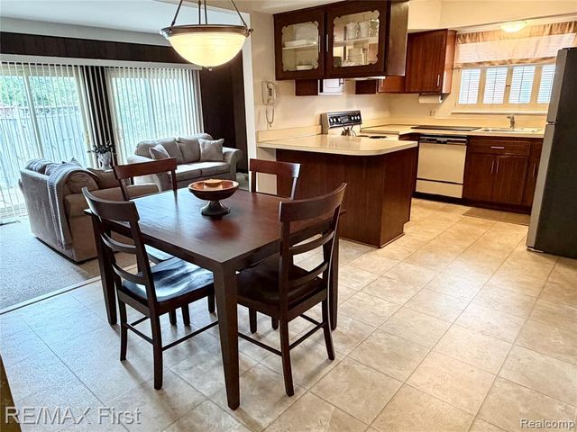 11431 Meadowbrook Drive, Warren, MI 48093
