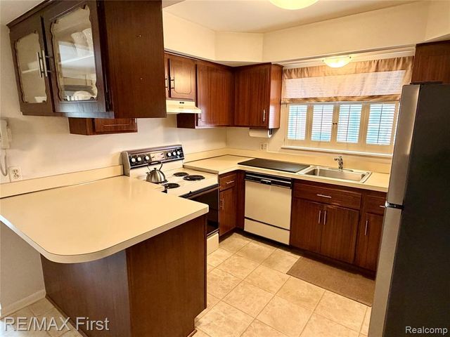 11431 Meadowbrook Drive, Warren, MI 48093