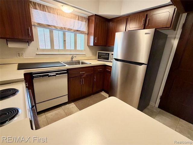 11431 Meadowbrook Drive, Warren, MI 48093