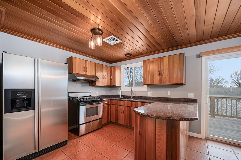 190 Gladstone Street 2, Cranston, RI 02920