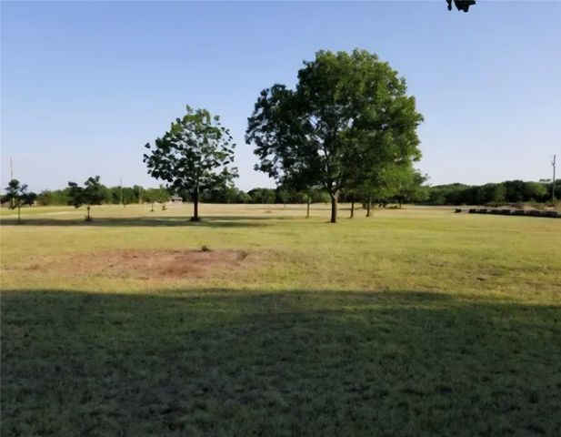 308 E Vaughn Road, Cleburne, TX 76031