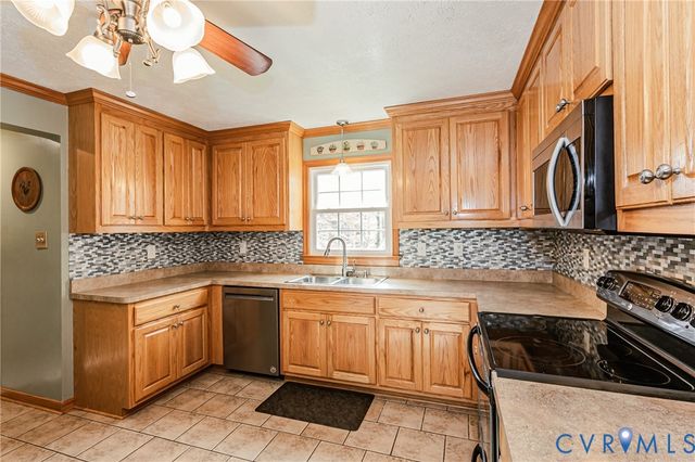 6011 Hingham Dr, New Kent, VA 23124