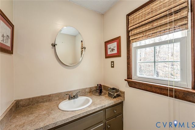 6011 Hingham Dr, New Kent, VA 23124