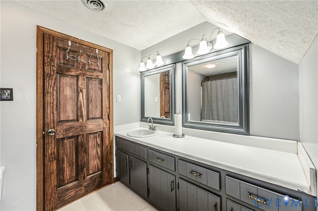 6011 Hingham Dr, New Kent, VA 23124