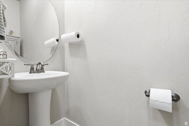 9558 S ECHO RIDGE DR, West Jordan, UT 84081