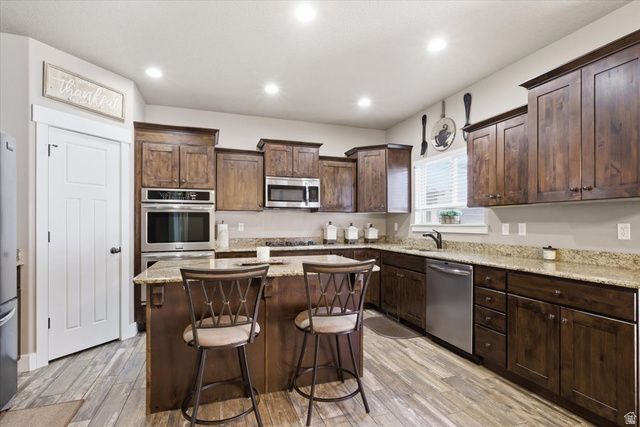 9558 S ECHO RIDGE DR, West Jordan, UT 84081