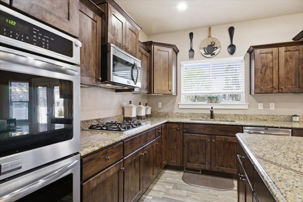 Image 11 of property listing at 9558 S ECHO RIDGE DR, West Jordan, UT 84081