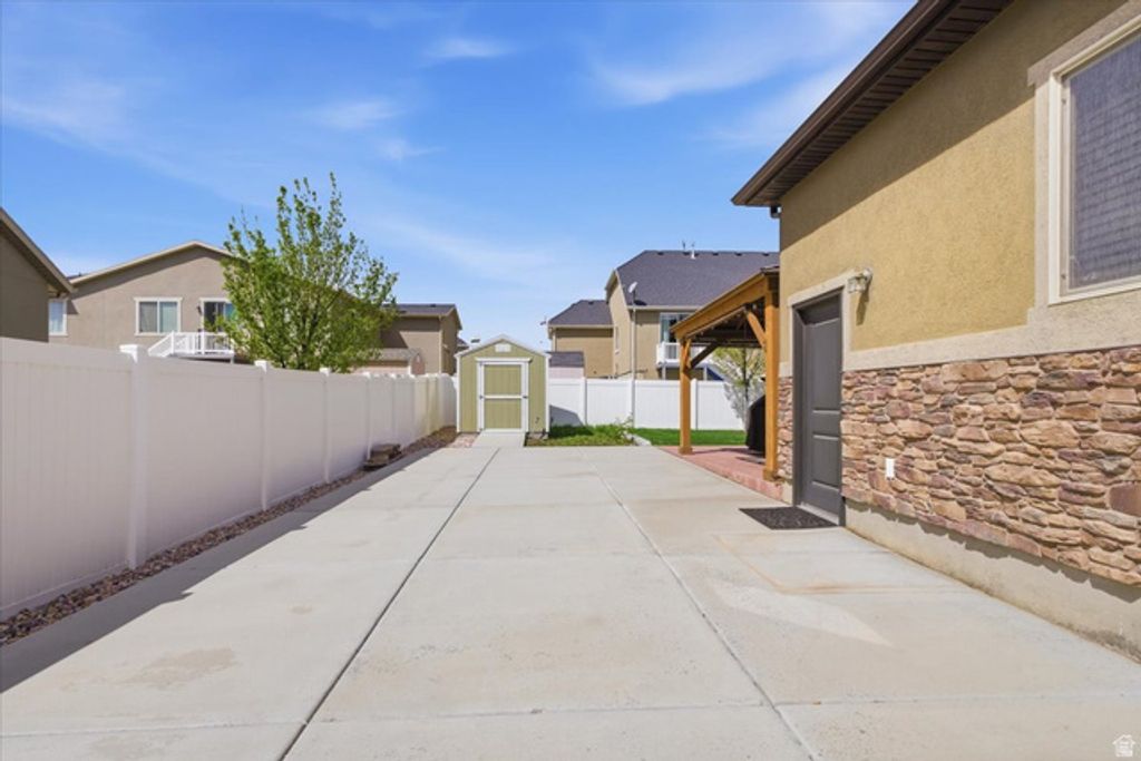 Image 31 of property listing at 9558 S ECHO RIDGE DR, West Jordan, UT 84081