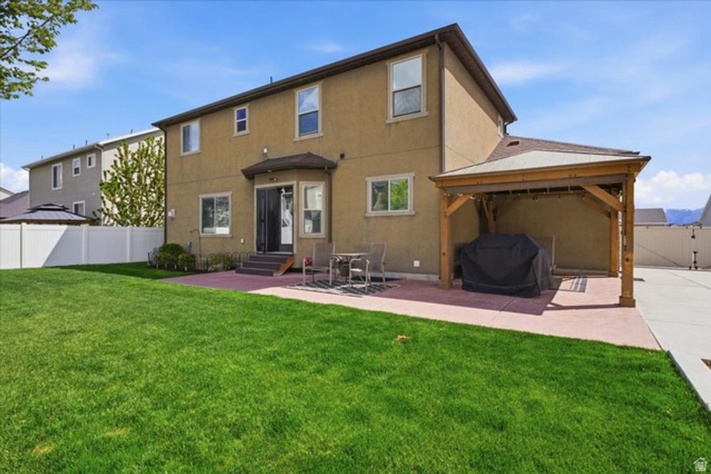 Image 32 of property listing at 9558 S ECHO RIDGE DR, West Jordan, UT 84081
