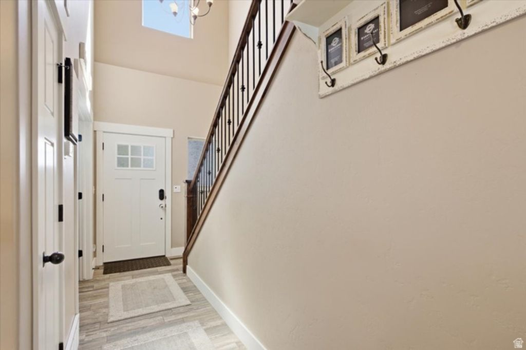 Image 5 of property listing at 9558 S ECHO RIDGE DR, West Jordan, UT 84081