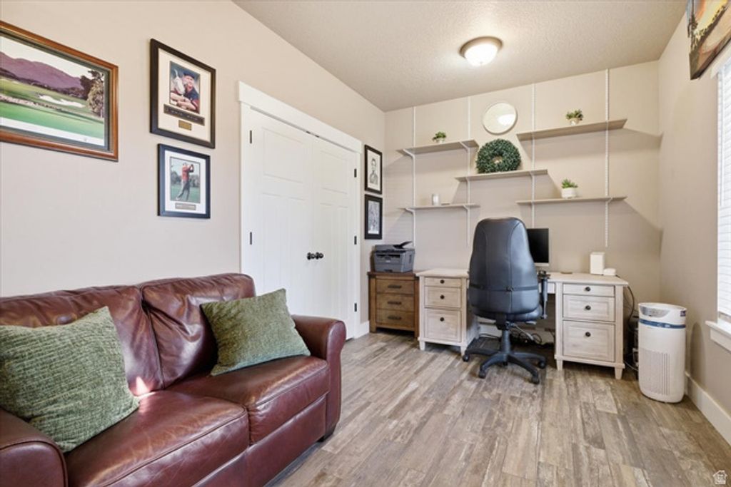 Image 6 of property listing at 9558 S ECHO RIDGE DR, West Jordan, UT 84081