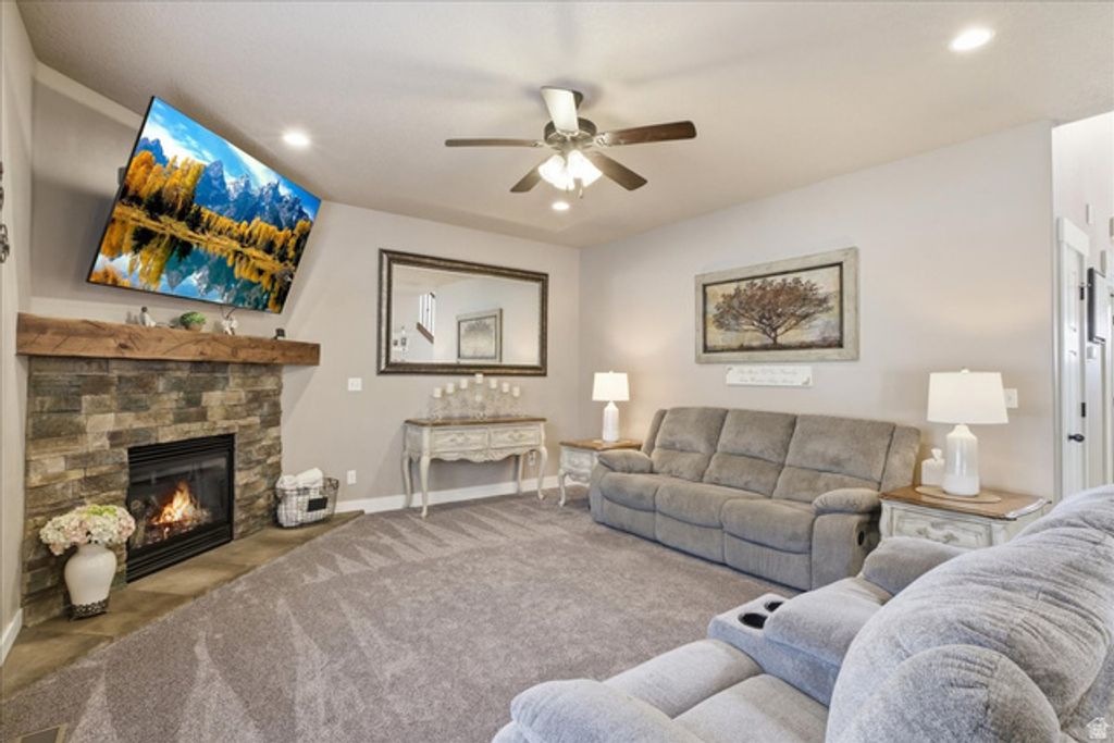 Image 8 of property listing at 9558 S ECHO RIDGE DR, West Jordan, UT 84081