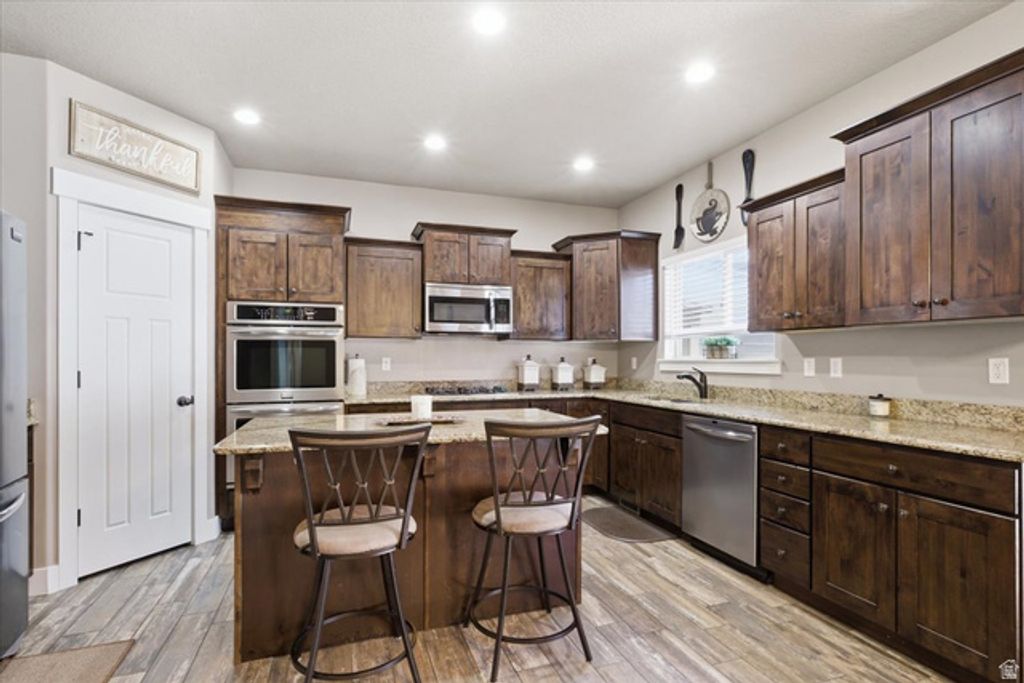 Image 9 of property listing at 9558 S ECHO RIDGE DR, West Jordan, UT 84081