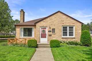 7028 Pershing BOULEVARD, Kenosha, WI 53142