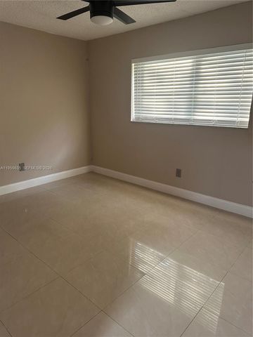 10805 SW 165th Ter, Miami, FL 33157