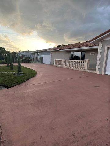 10805 SW 165th Ter, Miami, FL 33157