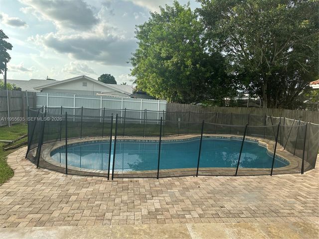 10805 SW 165th Ter, Miami, FL 33157