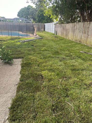 10805 SW 165th Ter, Miami, FL 33157