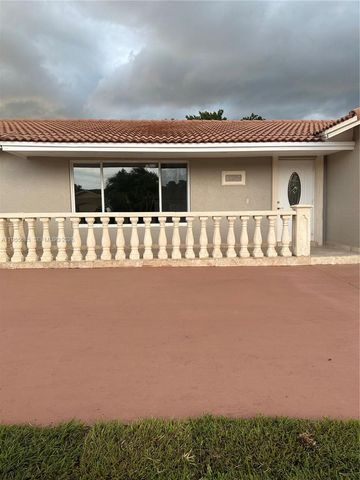 10805 SW 165th Ter, Miami, FL 33157