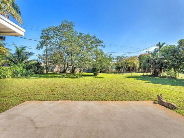 3310 NW 43rd Avenue, Lauderdale Lakes, FL 33319