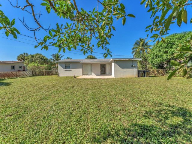 3310 NW 43rd Avenue, Lauderdale Lakes, FL 33319