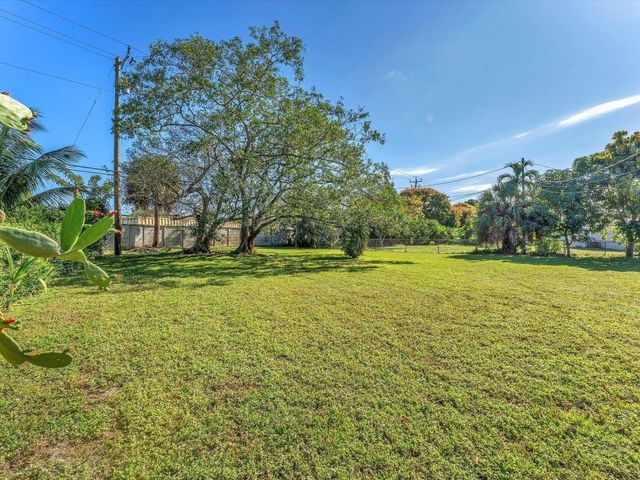 3310 NW 43rd Avenue, Lauderdale Lakes, FL 33319