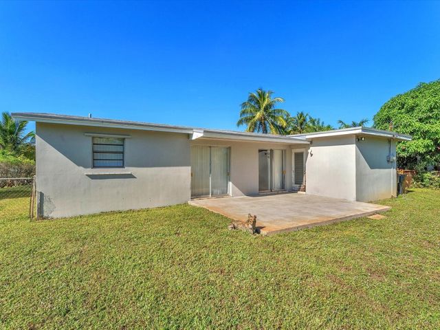 3310 NW 43rd Avenue, Lauderdale Lakes, FL 33319