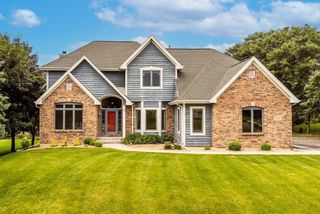 1715 Tallgrass CIRCLE, Waukesha, WI 53188