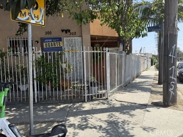 300 E 42nd Place, Los Angeles, CA 90011