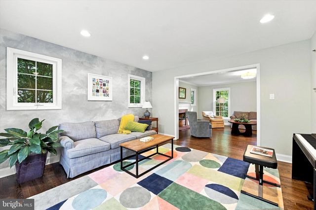 805 LLANELLY LN, Berwyn, PA 19312