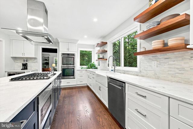 805 LLANELLY LN, Berwyn, PA 19312