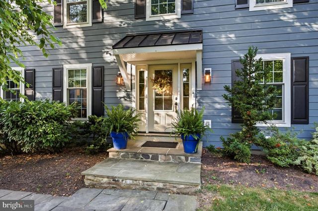 805 LLANELLY LN, Berwyn, PA 19312