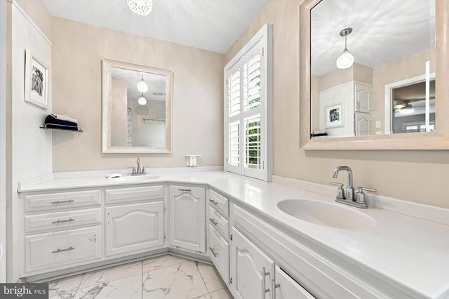 805 LLANELLY LN, Berwyn, PA 19312