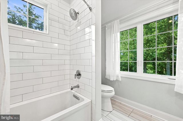 805 LLANELLY LN, Berwyn, PA 19312