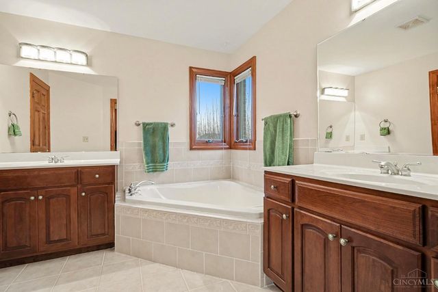 42 Shepherds Run Drive, Hamilton Twp, OH 45140