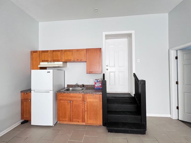 2548 W 71st Street 1F, Chicago, IL 60629