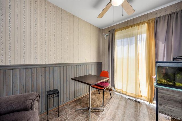 27750 Eastwick Square, Roseville, MI 48066