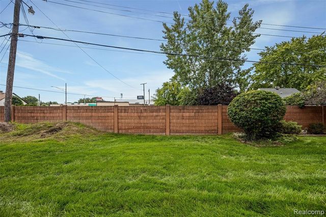 27750 Eastwick Square, Roseville, MI 48066