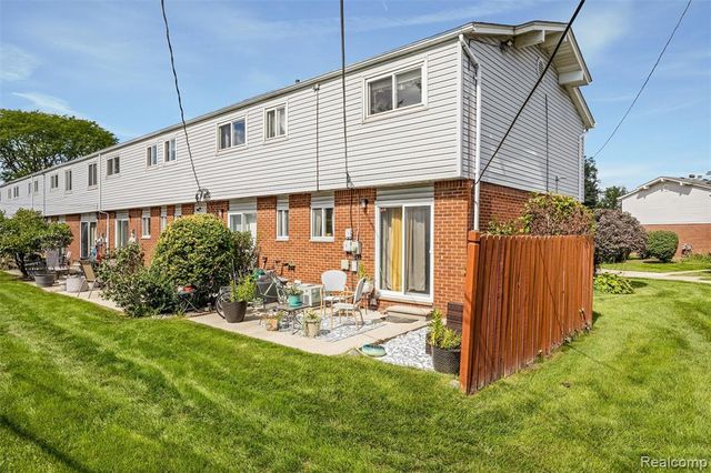 27750 Eastwick Square, Roseville, MI 48066
