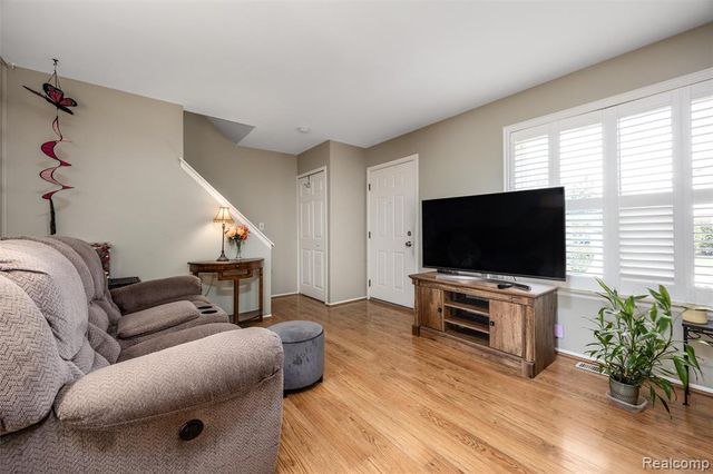 27750 Eastwick Square, Roseville, MI 48066