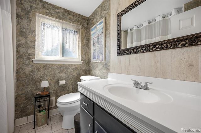 27750 Eastwick Square, Roseville, MI 48066