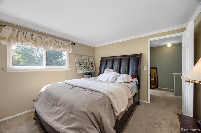 27750 Eastwick Square, Roseville, MI 48066