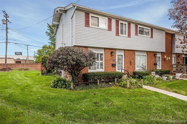 27750 Eastwick Square, Roseville, MI 48066