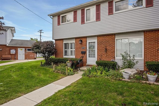 27750 Eastwick Square, Roseville, MI 48066